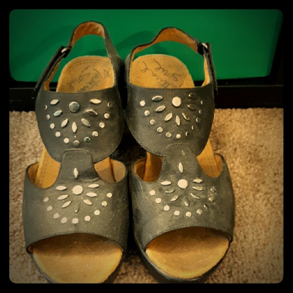 sandals - Picture 1 of 4